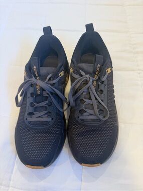 While on earth CrossFit shoes sz 8.5